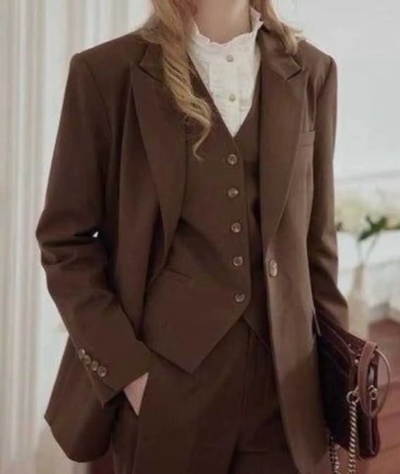  Damen Hosenanzug Francine Dreiteilig Elegant in Braun