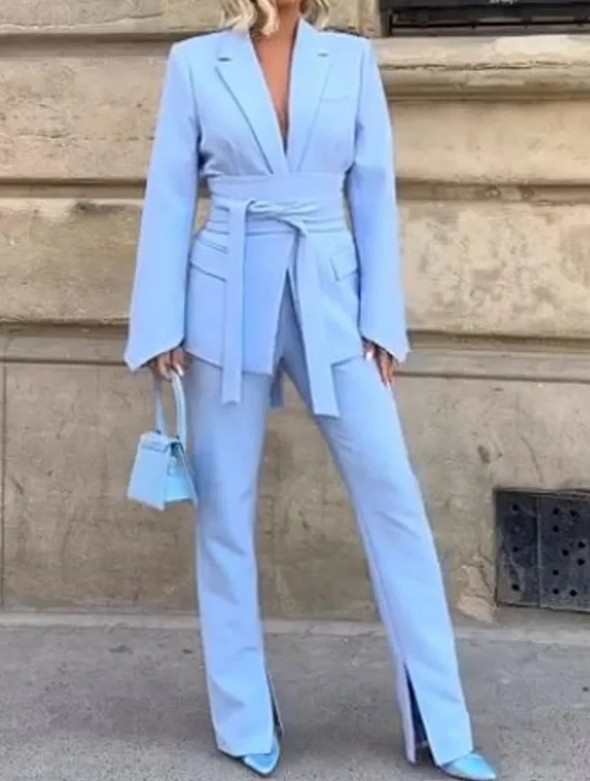 Eleganter Hosenanzug Emmelie für Damen in Hellblau mit Gürtel