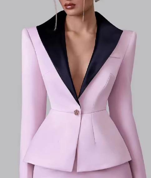Elegantes Damen-Kostüm mit Blazer und Mini-Kleid für Business und besondere Anlässe