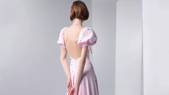 Fit and Flare Abendkleid Elvira in Rosa mit Puff Ärmeln und Strass Applikationen