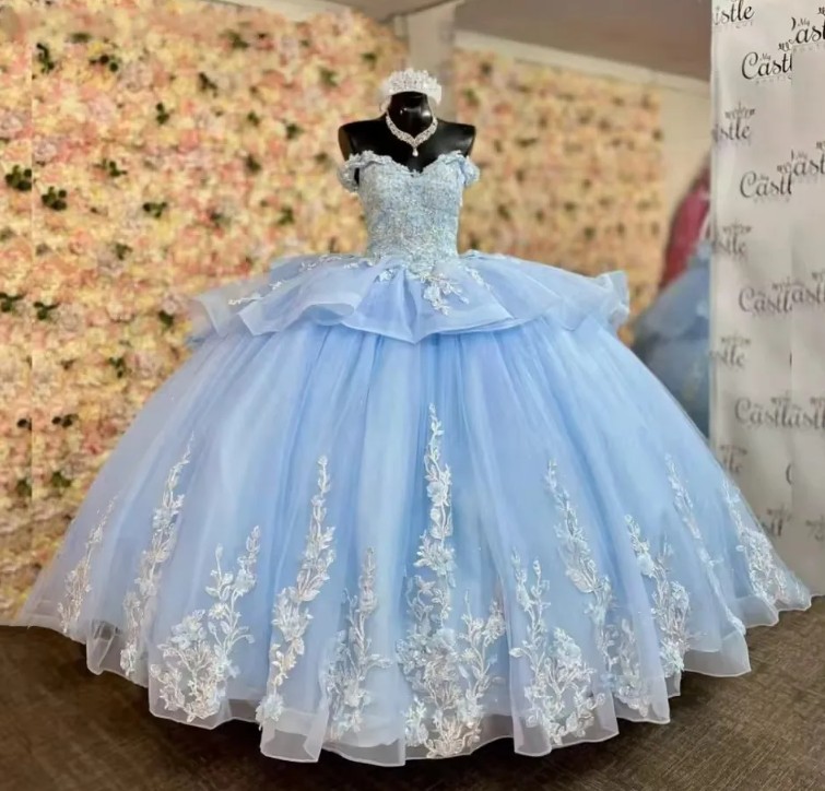Hellblaues Prinzessinnen Ballkleid Engelina Schulterfrei mit Spitze