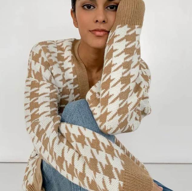 Khaki Vintage Houndstooth Cardigan für Damen mit V-Ausschnitt und Oversize-Schnitt
