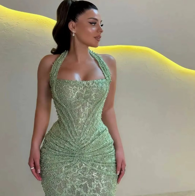 Neckholder Träger Fit and Flare Abendkleid in Mintgrün mit Perlen Strass Applikationen