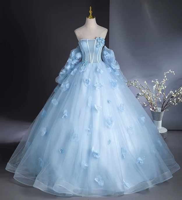 Schulterfreies Ballkleid Eleanor in Hellblau mit Blumen