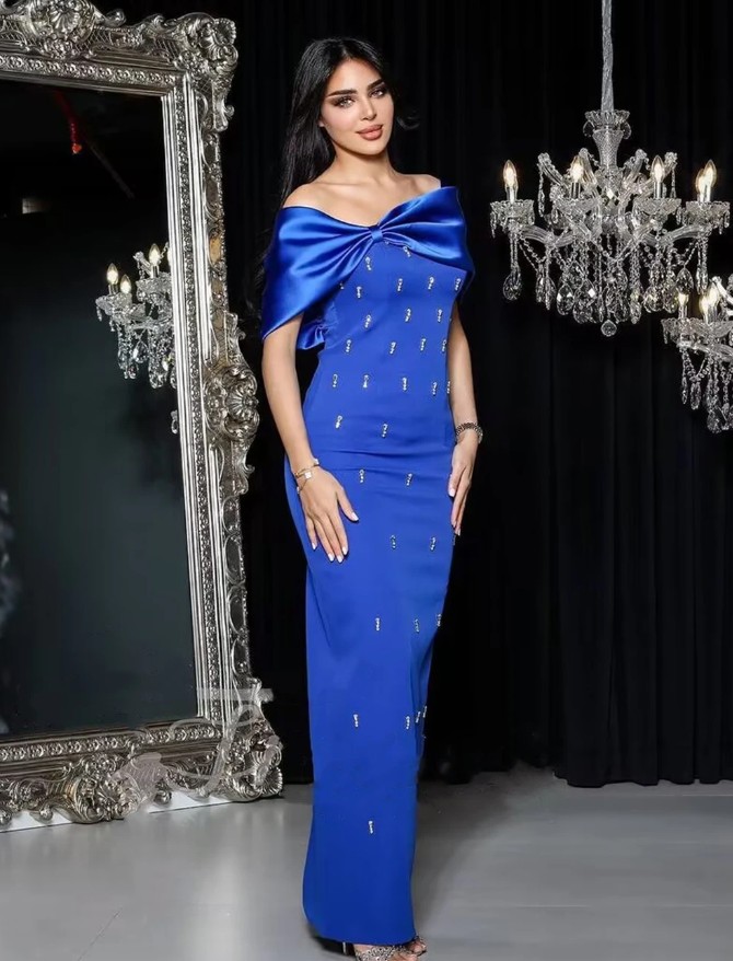 Schulterfreies Satin I Linie Abendkleid Elfriede in Blau