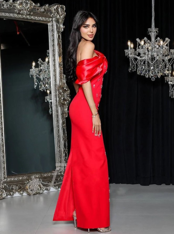 Schulterfreies Satin I Linie Abendkleid Elfriede in Rot