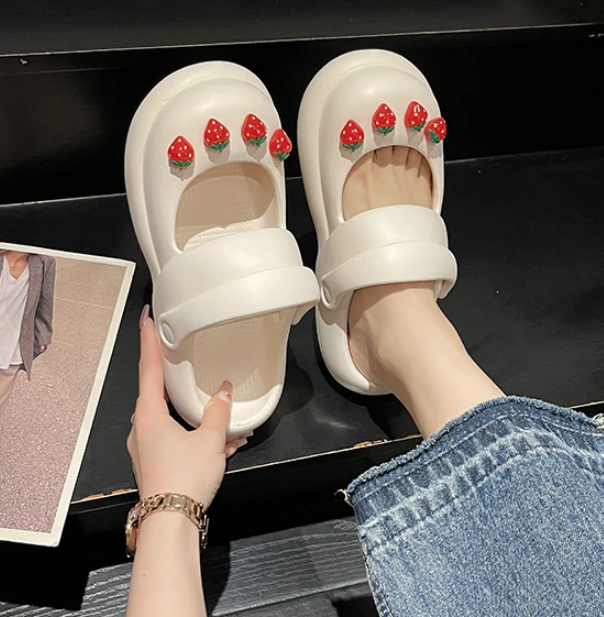 Sommer Schuhe Clogs in Weiß mit Erdbeeren 