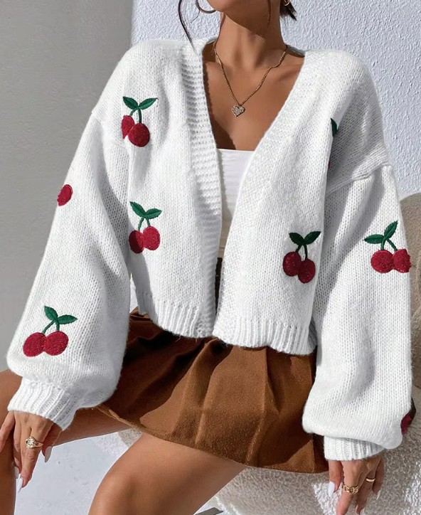 Weißer Damen-Cardigan mit Kirschstickerei und tiefem Schulterausschnitt