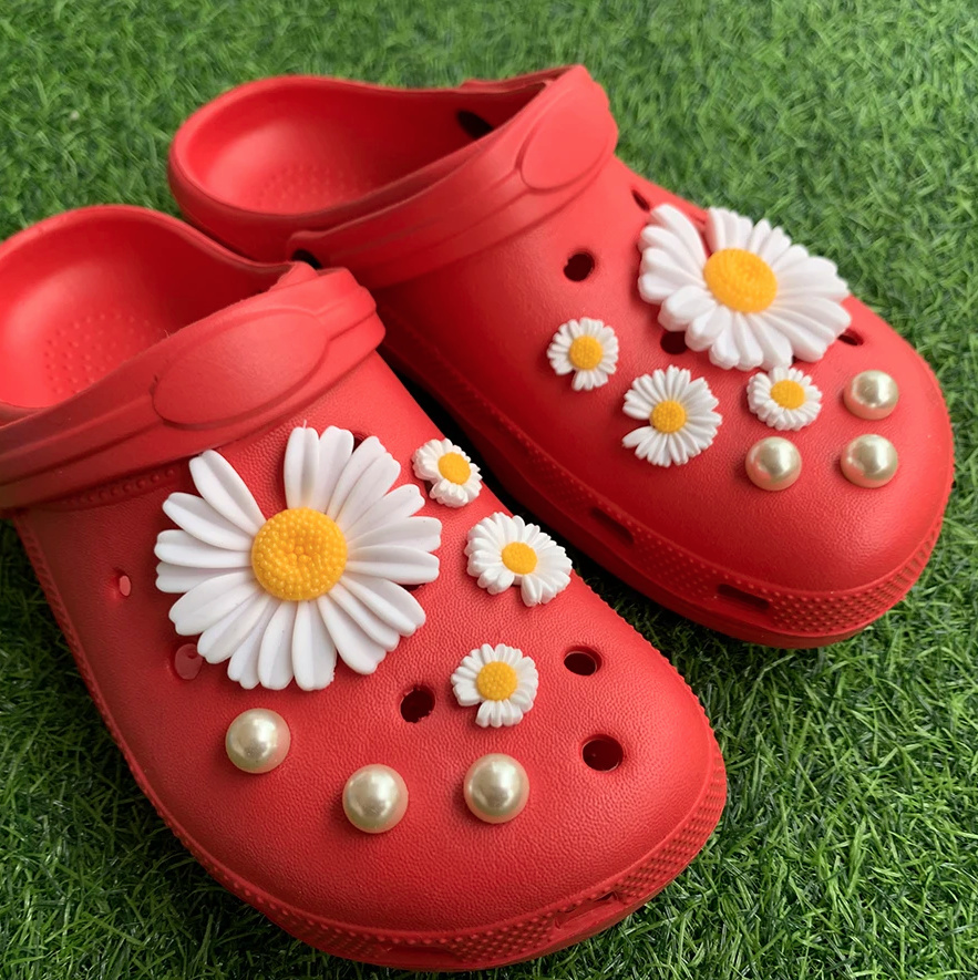 Sommer Clogs Outdoor Schuhe für Damen in Rot mit Perlen und Margeriten