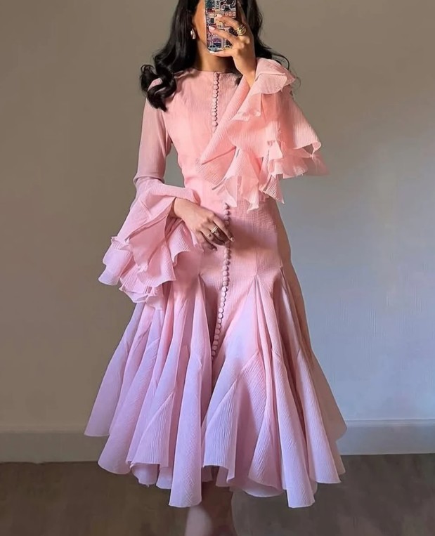  A Linie Chiffon Midi Kleid Elegant in rosa Mit Flare Ärmeln