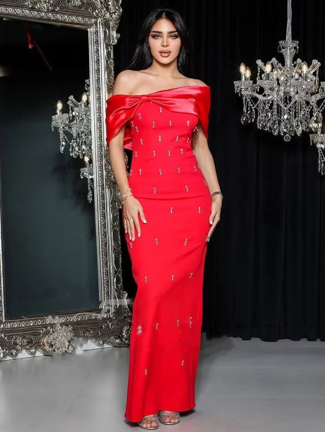 Schulterfreies Satin I Linie Abendkleid Elfriede in Rot