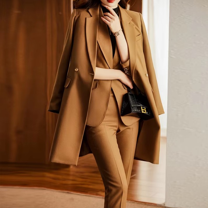  Damen Hosenanzug Effie Dreiteilig mit Long Blazer in Braun