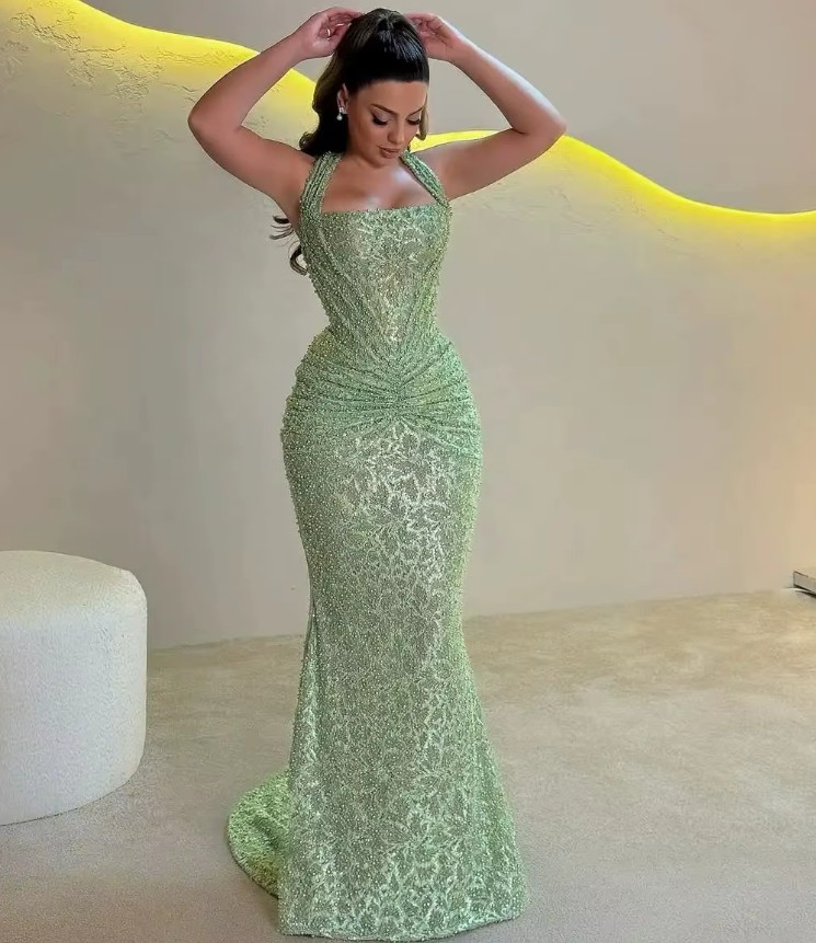Neckholder Träger Fit and Flare Abendkleid in Mintgrün mit Perlen Strass Applikationen