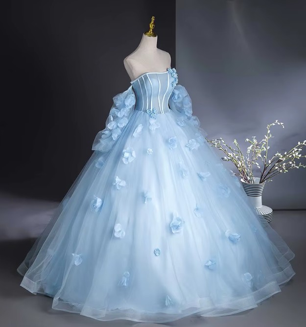 Schulterfreies Ballkleid Eleanor in Hellblau mit Blumen