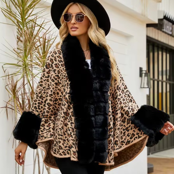 Herbst Winter Damen Poncho mit Leo Print und Kunstpelz