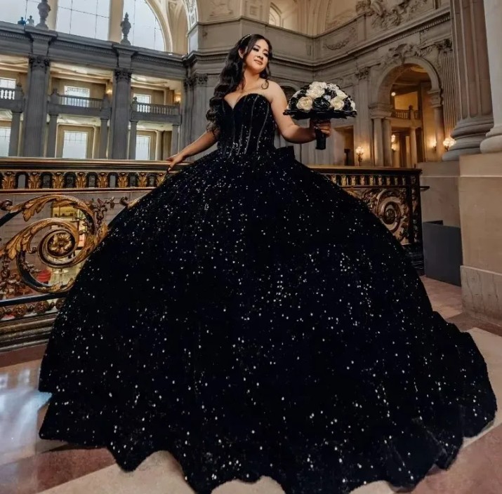 Schulterfreies Prinzessinnen Glitzer Ballkleid Elena in Schwarz