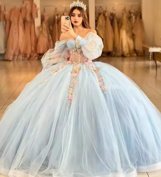 Schulterfreies Prinzessinnen Glitzer Ballkleid Elisabeth mit Lingerie Oberteil  Tüll Ärmeln und Blumen Hellblau