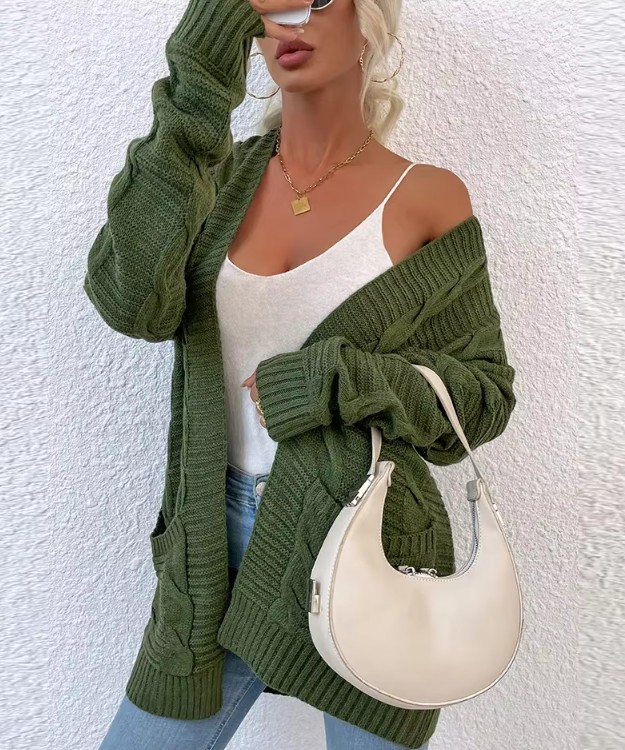 Kurze Damen Strickjacke Cardigan Eyvette mit Taschen Dunkelgrün