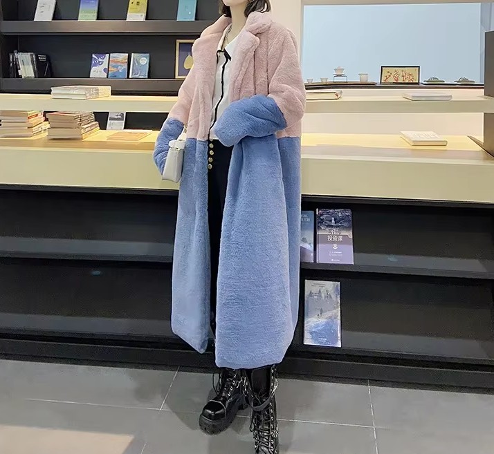 Langer Damen Plüsch Mantel in Kontrastfarben Blau Rosa