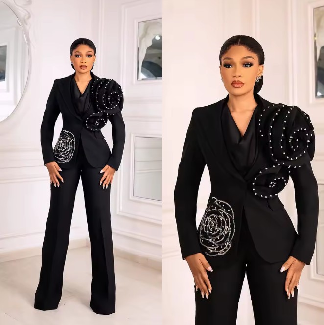 Schwarzer Damenhosenanzug Festlich mit Blumen und Perlen Applikation