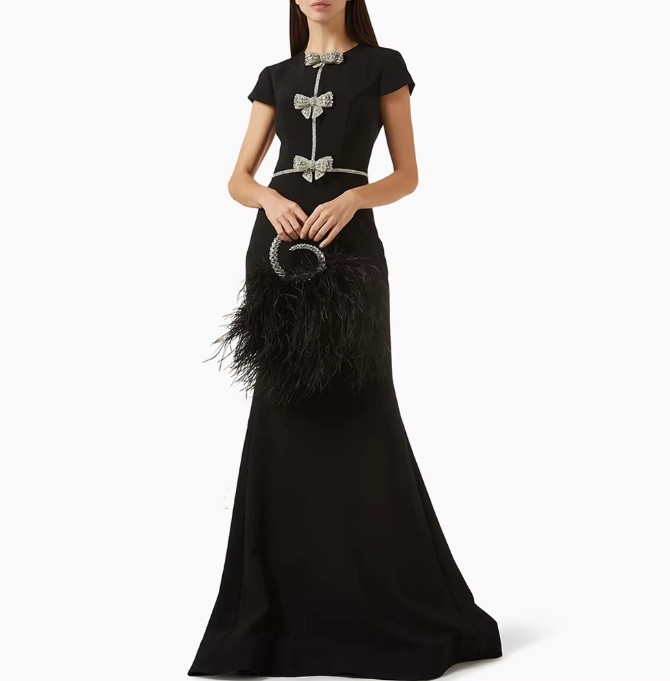 Elegantes schwarzes Abendkleid mit Kurzärmeln, Perlenstickerei, Schleife und Schleppe
